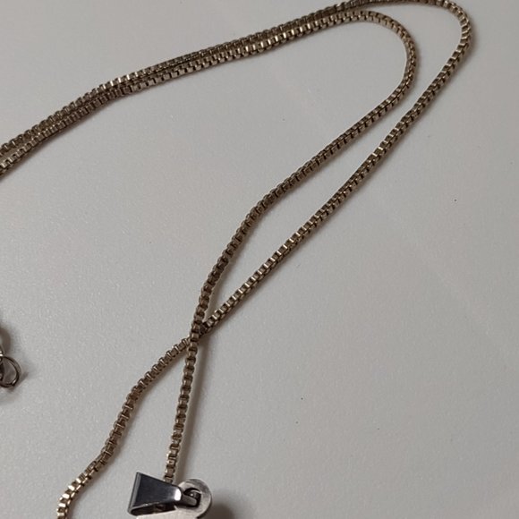 18.5 Inch Cross Pendant Necklace - Picture 11 of 13